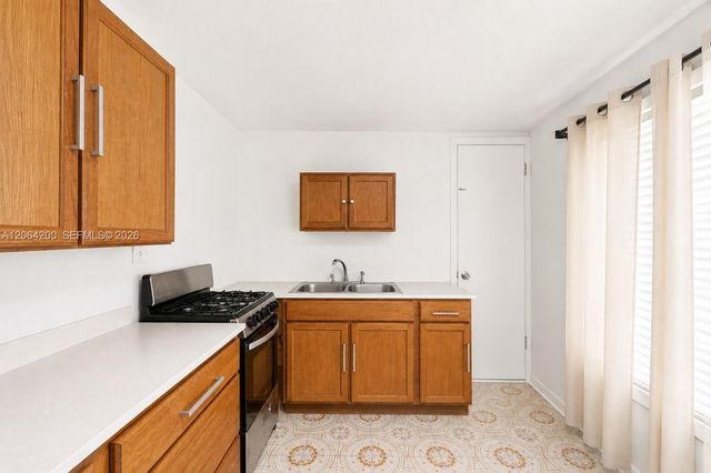 291 W 47th St, Hialeah, FL 33012
