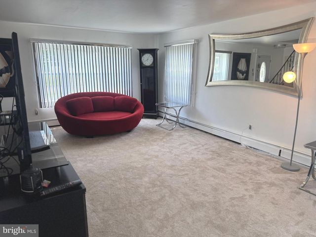 50 PADDOCK LN, Willingboro, NJ 08046