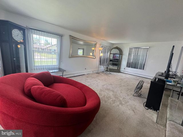 50 PADDOCK LN, Willingboro, NJ 08046
