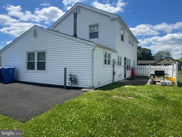 50 PADDOCK LN, Willingboro, NJ 08046