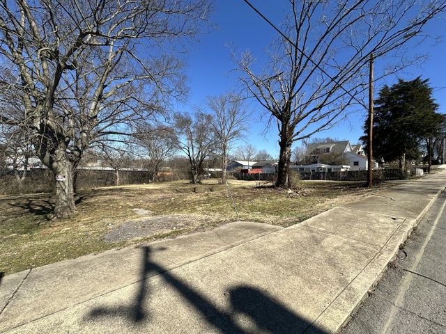 107 Queen Ave, Nashville, TN 37207