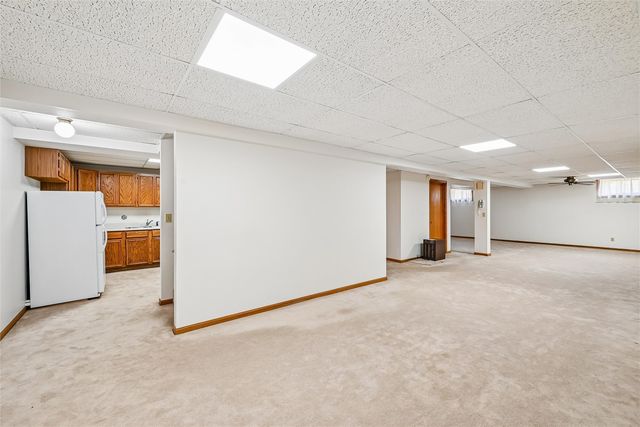 2201 Balsam Drive SW, Cedar Rapids, IA 52404