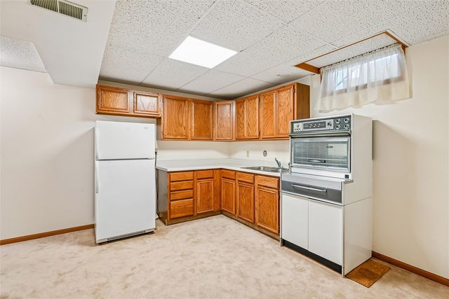2201 Balsam Drive SW, Cedar Rapids, IA 52404
