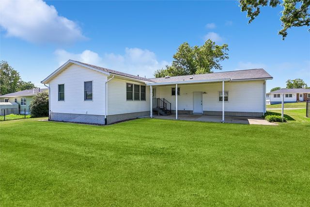 2201 Balsam Drive SW, Cedar Rapids, IA 52404