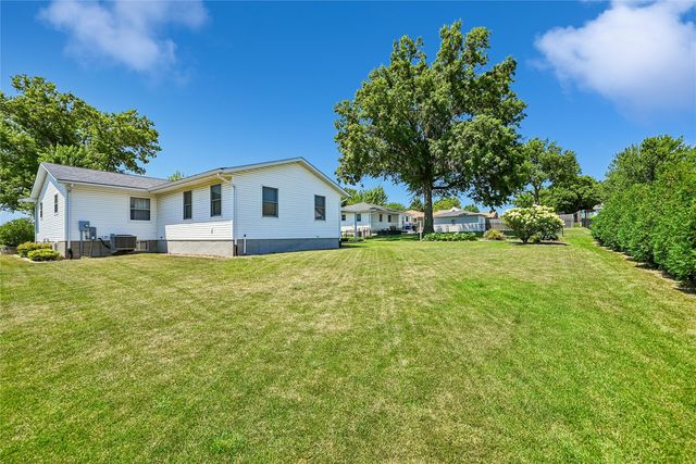 2201 Balsam Drive SW, Cedar Rapids, IA 52404