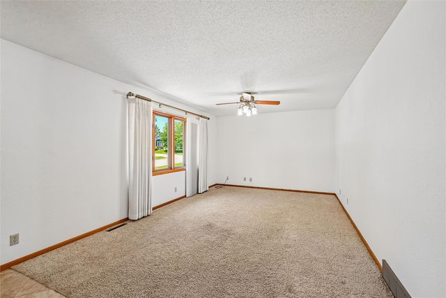 2201 Balsam Drive SW, Cedar Rapids, IA 52404