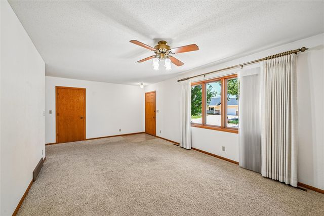 2201 Balsam Drive SW, Cedar Rapids, IA 52404