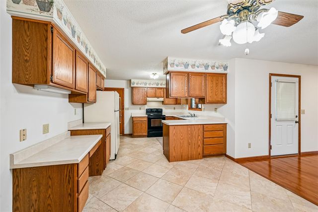 2201 Balsam Drive SW, Cedar Rapids, IA 52404