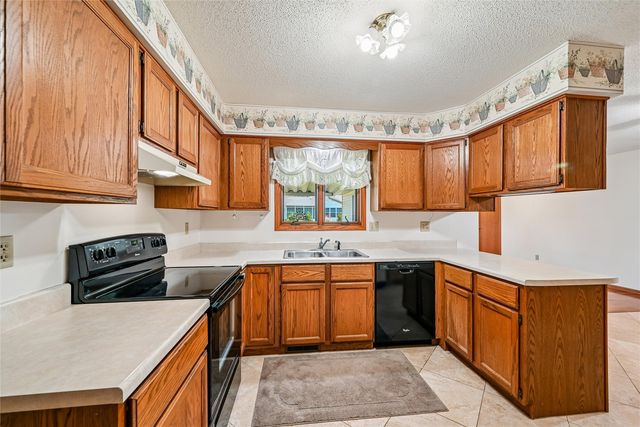 2201 Balsam Drive SW, Cedar Rapids, IA 52404