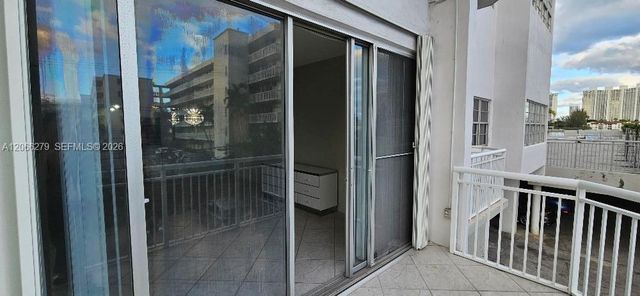 18041 Biscayne Boulevard 203, Aventura, FL 33160