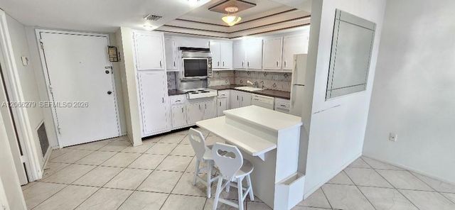 18041 Biscayne Boulevard 203, Aventura, FL 33160