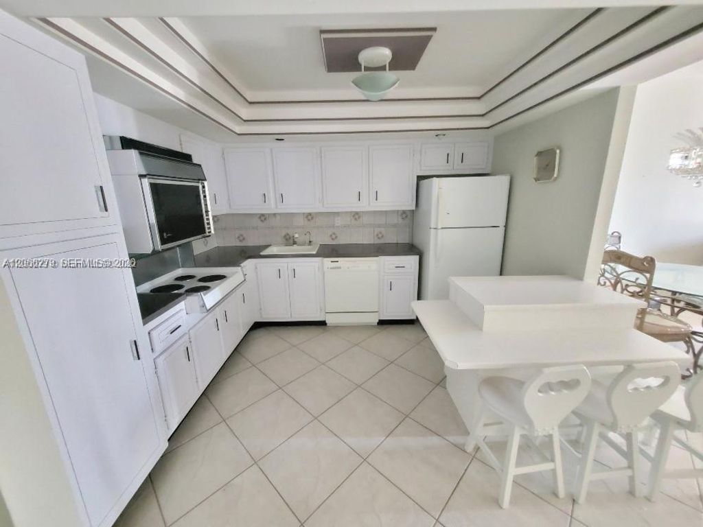 18041 Biscayne Boulevard 203, Aventura, FL 33160