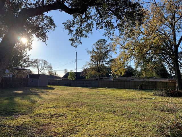 1032 Frances Drive, Rosenberg, TX 77471