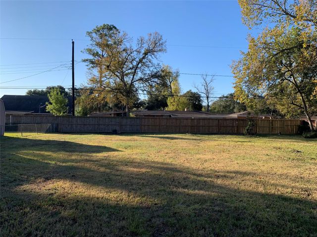 1032 Frances Drive, Rosenberg, TX 77471