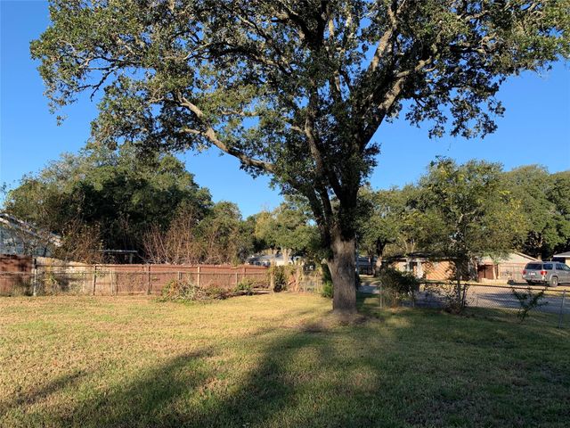 1032 Frances Drive, Rosenberg, TX 77471