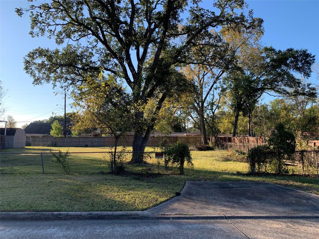 1032 Frances Drive, Rosenberg, TX 77471