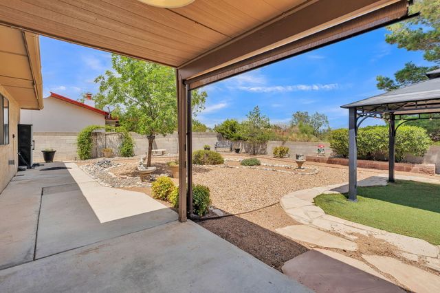 7408 Carson Trail NW, Albuquerque, NM 87120