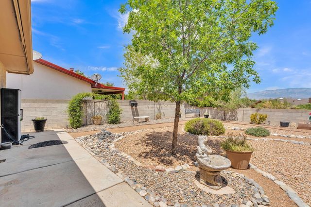 7408 Carson Trail NW, Albuquerque, NM 87120