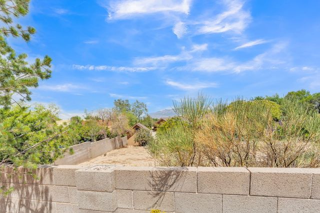 7408 Carson Trail NW, Albuquerque, NM 87120