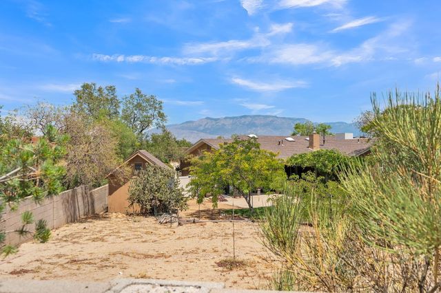 7408 Carson Trail NW, Albuquerque, NM 87120