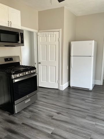 194 Concord St 2, Lowell, MA 01852