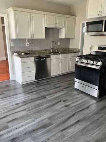 194 Concord St 2, Lowell, MA 01852
