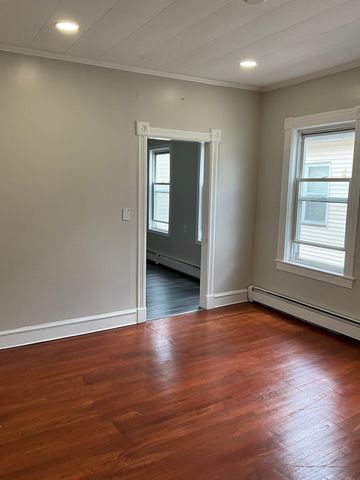194 Concord St 2, Lowell, MA 01852