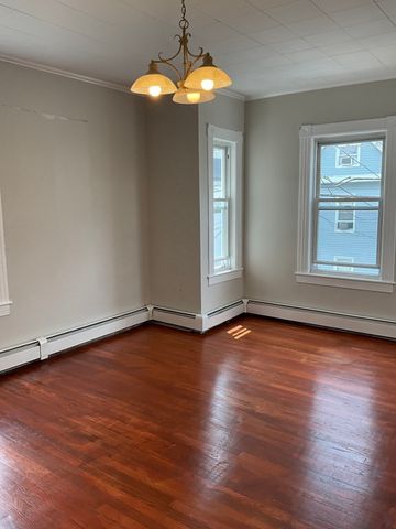 194 Concord St 2, Lowell, MA 01852
