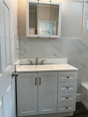 194 Concord St 2, Lowell, MA 01852