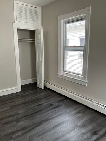 194 Concord St 2, Lowell, MA 01852