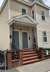 194 Concord St 2, Lowell, MA 01852
