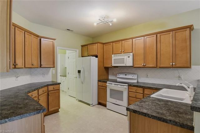 139 Brooks Landing Drive, Winston-salem, NC 27106