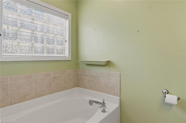139 Brooks Landing Drive, Winston-salem, NC 27106