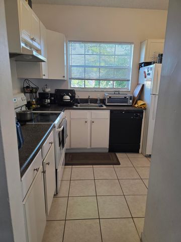 1821 NW 96TH Terrace 5C, Pembroke Pines, FL 33024