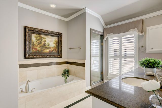 130 Oak Place Drive, Houston, TX 77006