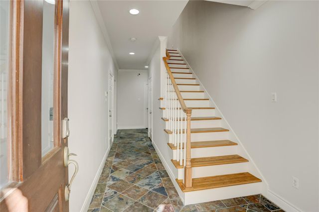 130 Oak Place Drive, Houston, TX 77006