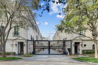 130 Oak Place Drive, Houston, TX 77006
