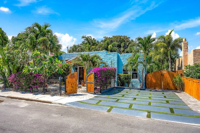 823 Selkirk Street S, West Palm Beach, FL 33405