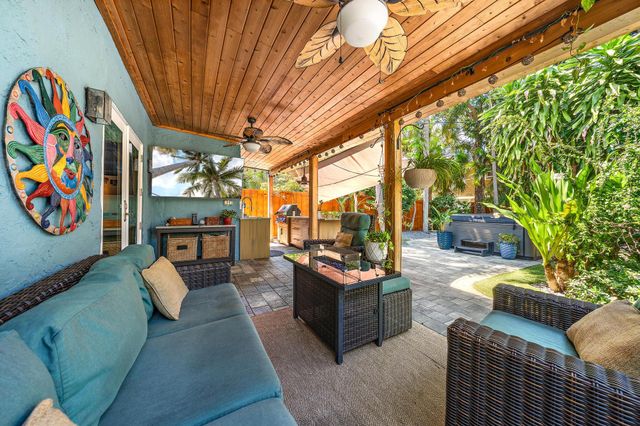 823 Selkirk Street S, West Palm Beach, FL 33405