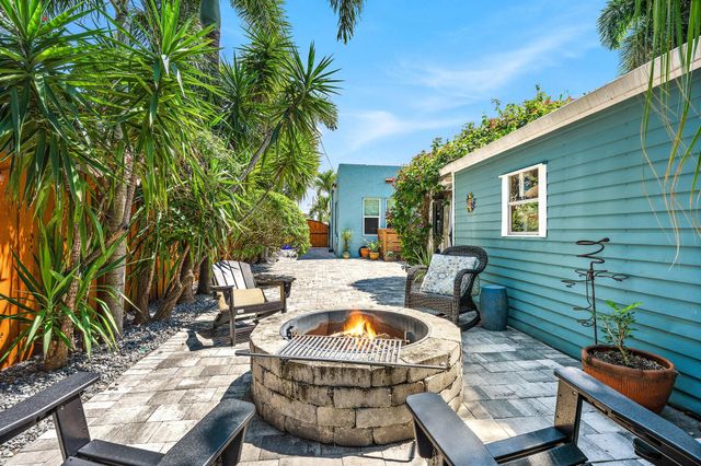 823 Selkirk Street S, West Palm Beach, FL 33405