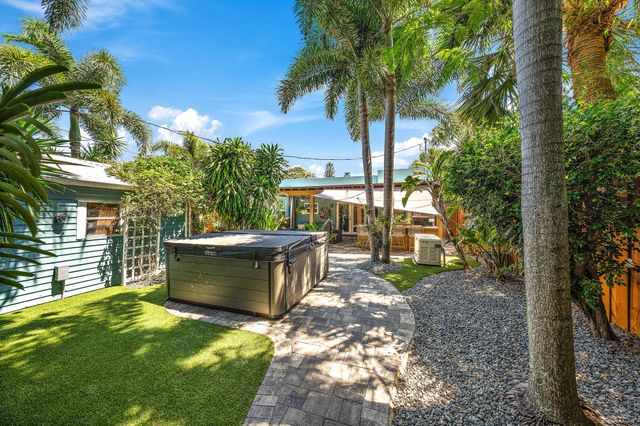 823 Selkirk Street S, West Palm Beach, FL 33405