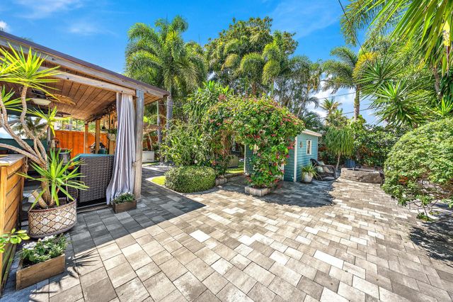 823 Selkirk Street S, West Palm Beach, FL 33405