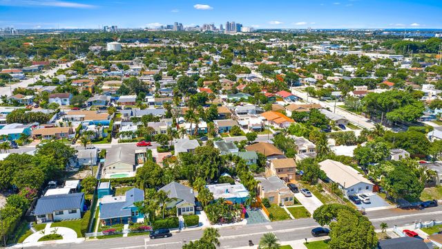 823 Selkirk Street S, West Palm Beach, FL 33405