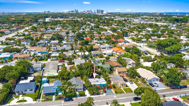 823 Selkirk Street S, West Palm Beach, FL 33405