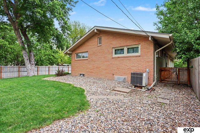 2201 S 50th Street, Lincoln, NE 68506