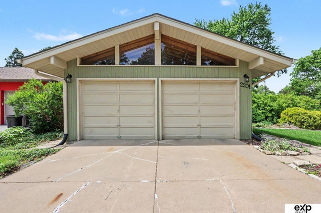 2201 S 50th Street, Lincoln, NE 68506