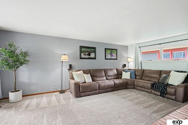 2201 S 50th Street, Lincoln, NE 68506