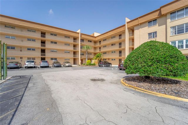 5820 N CHURCH AVENUE 422, Tampa, FL 33614