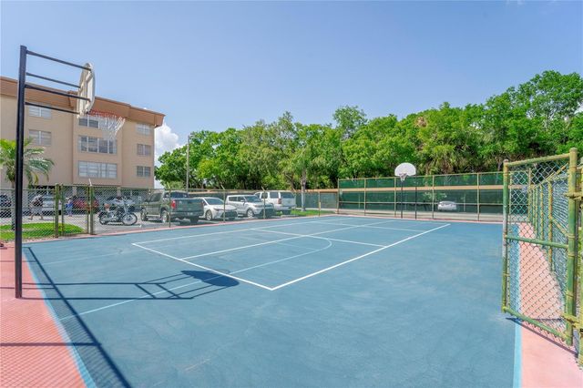 5820 N CHURCH AVENUE 422, Tampa, FL 33614