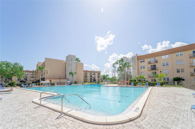 5820 N CHURCH AVENUE 422, Tampa, FL 33614
